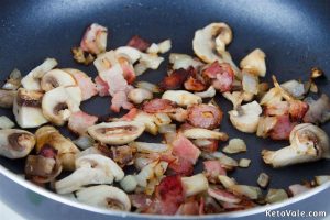 Frying bacon and mushroom