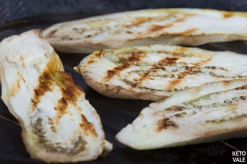 Grilling eggplant slices