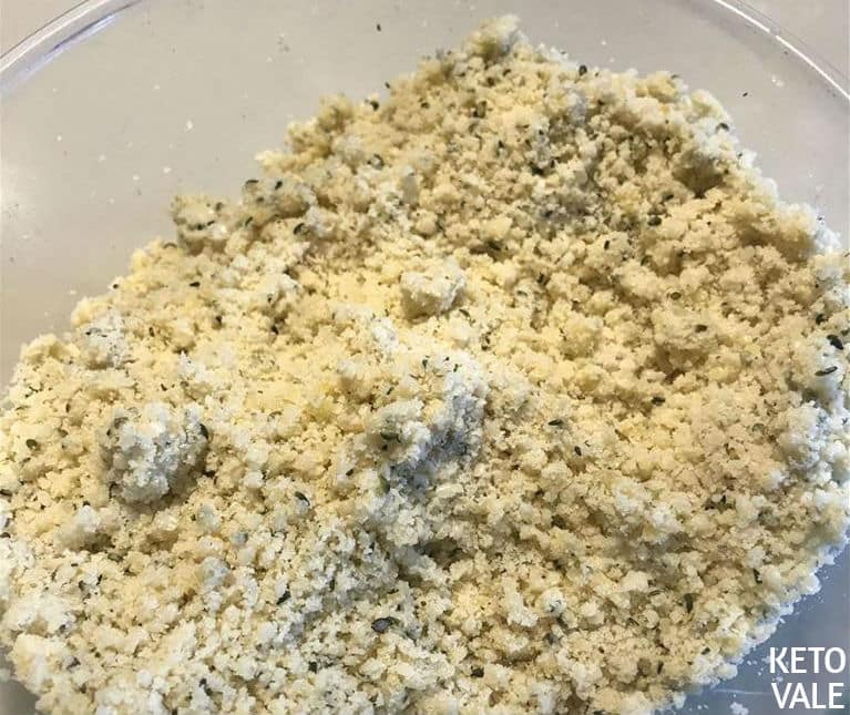 Mix coconut almond flour and hemp seeds