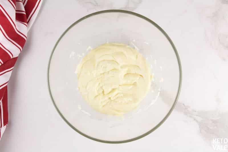 mix cream cheese egg mozzarella