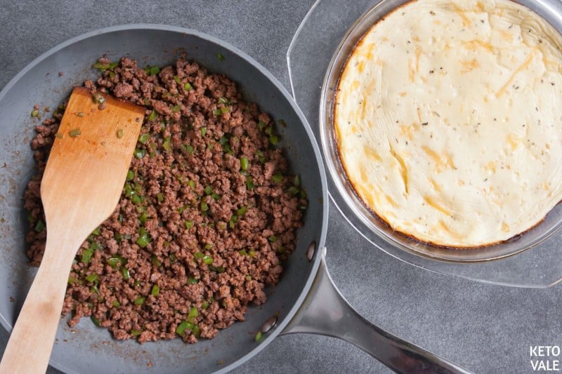 pour beef topping on taco crust