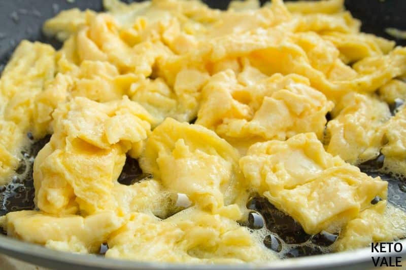 scramble egg with butter