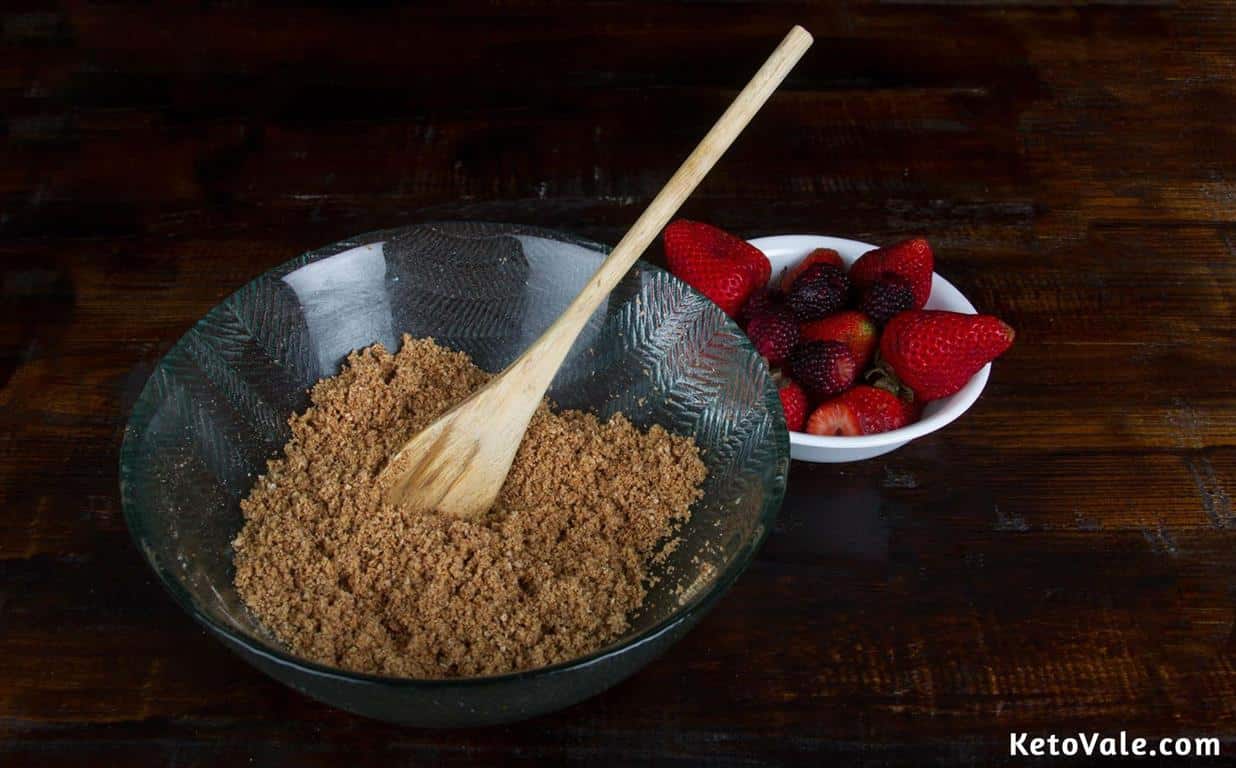 Making almond flour crust