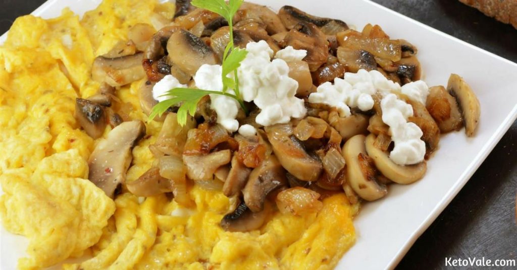 Scrambled Eggs with Mushrooms and Cottage Cheese | Keto Vale