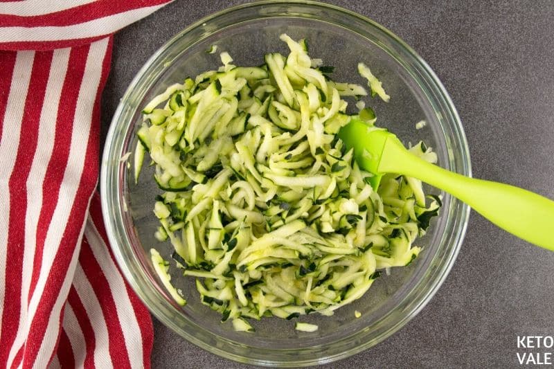 grate zucchini with salt