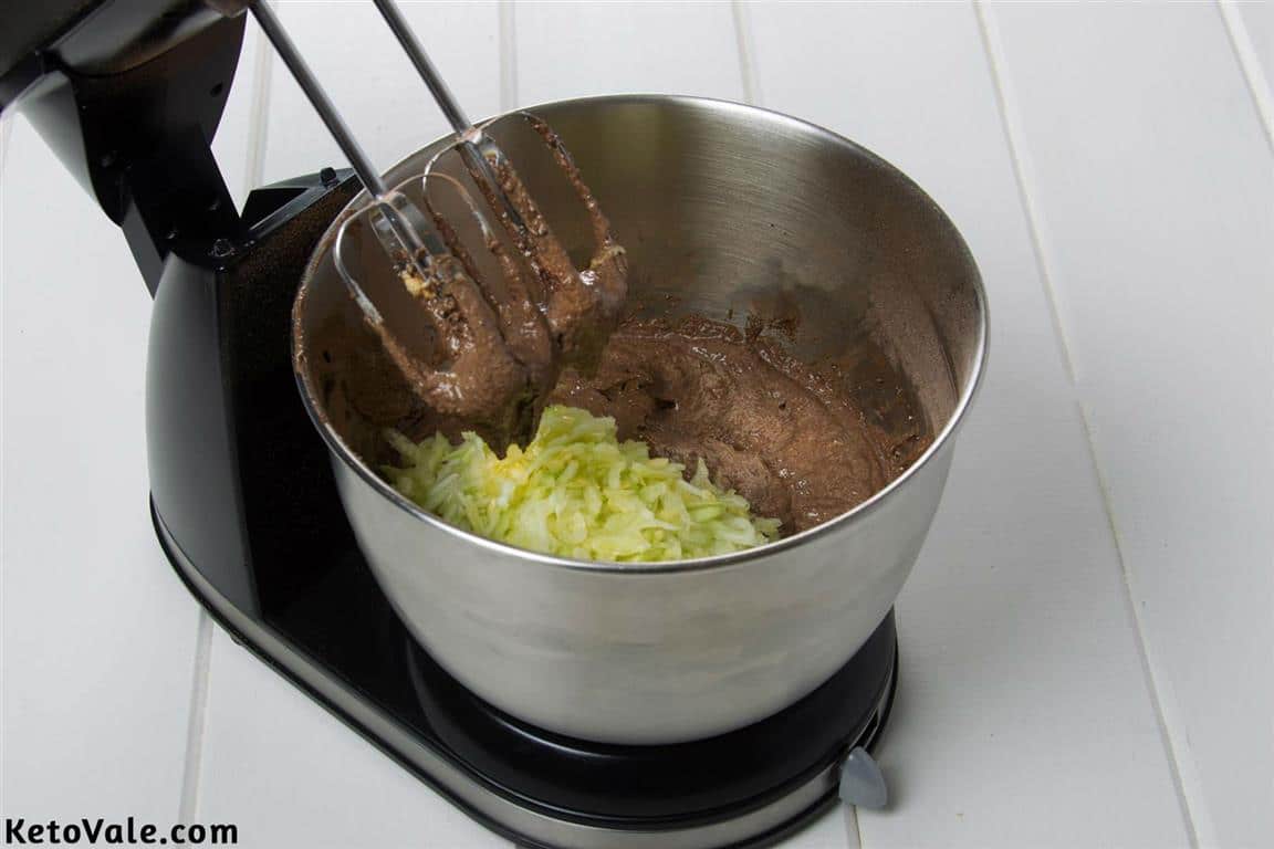 Fold zucchini in chocolate mixture