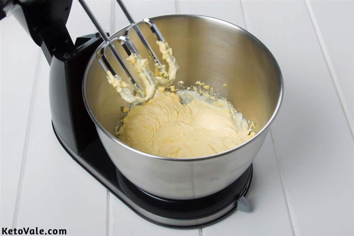 Mix egg sour cream butter