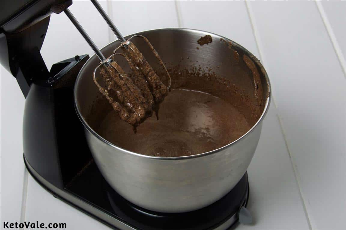 Mixing chocolate mixture