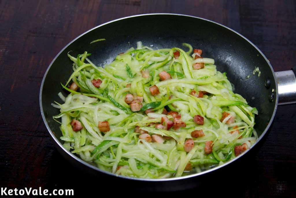 Stir zucchini with smoke bacon