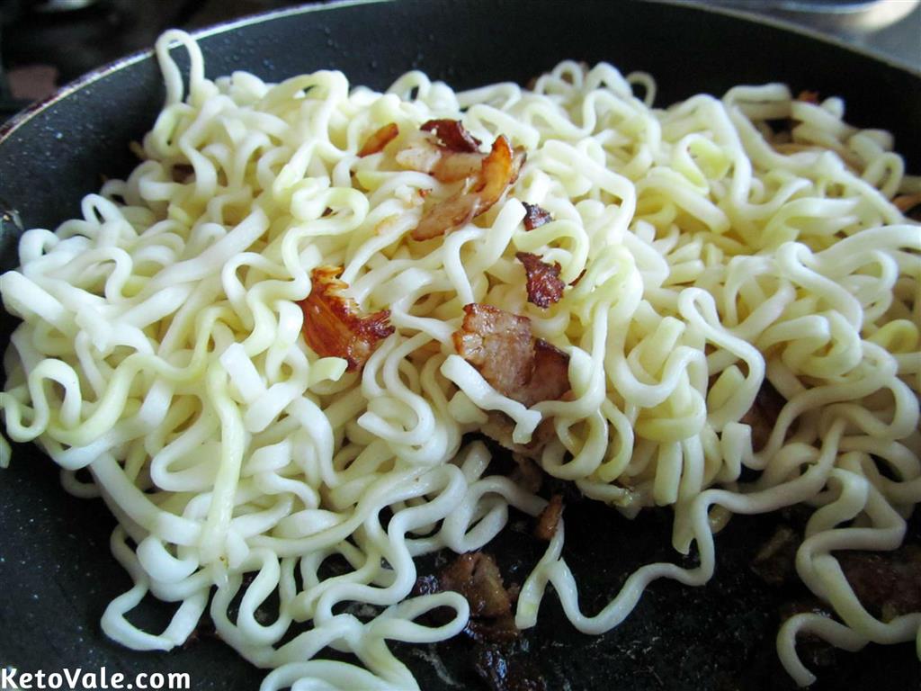Stir Shirataki Noodles with Bacon