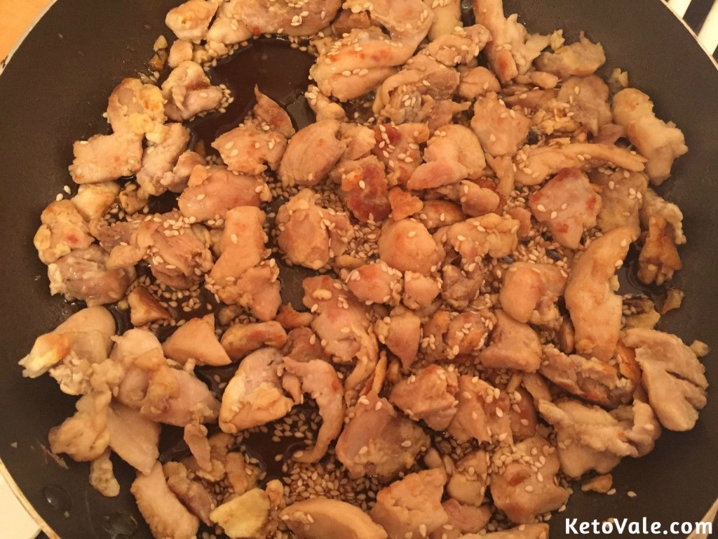 Add sesame sauce to chicken