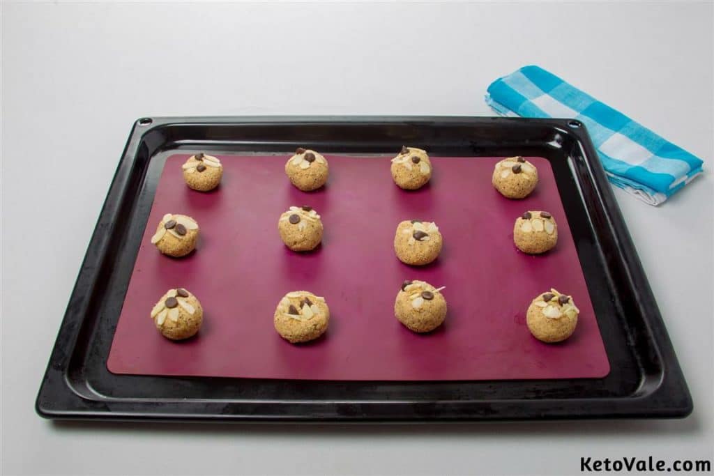 Forming cookie spheres