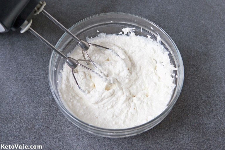 Sour Cream Carbs, Nutrition, Substitutes, and Keto Recipes KetoVale