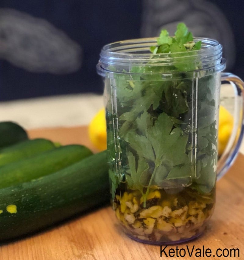 Mix Parsley, Walnut and Oil