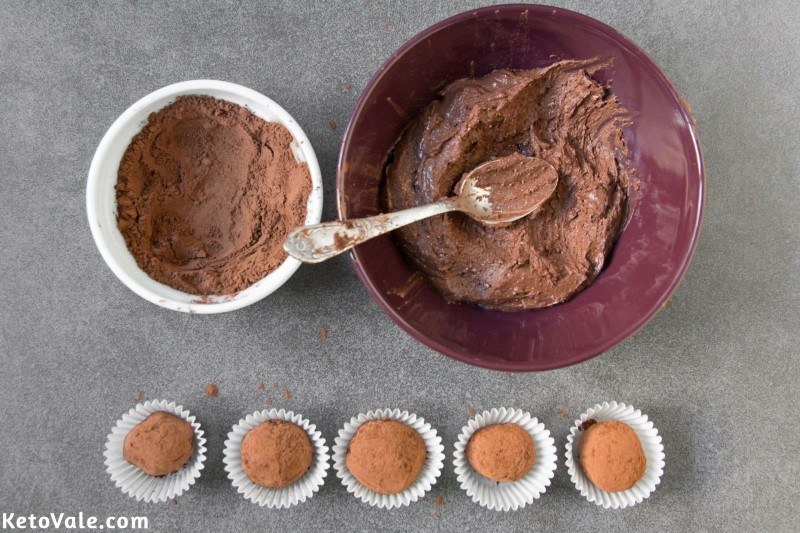 Roll truffles on cocoa powder