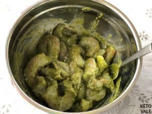 Marinate shrimp with pesto sauce