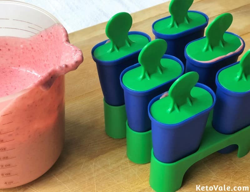 Pour mixture into popsicle molds