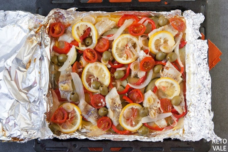 Baking fish and veggies in oven