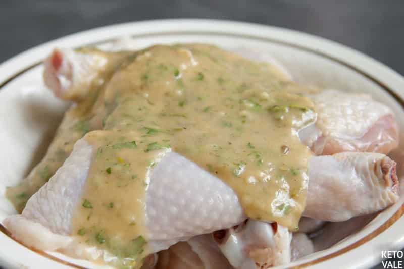 Marinate chicken drumsticks with mustard