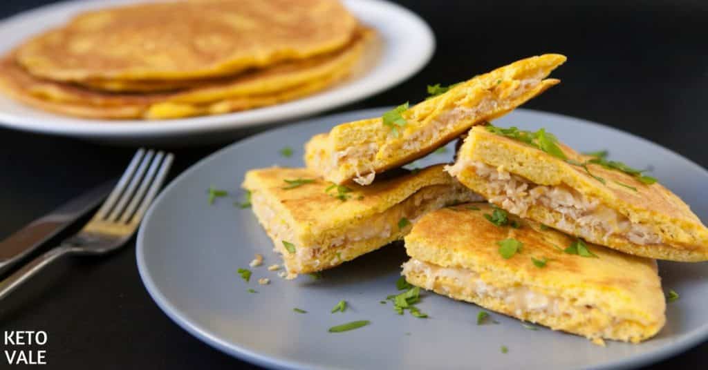 keto quesadillas with chicken and cheese