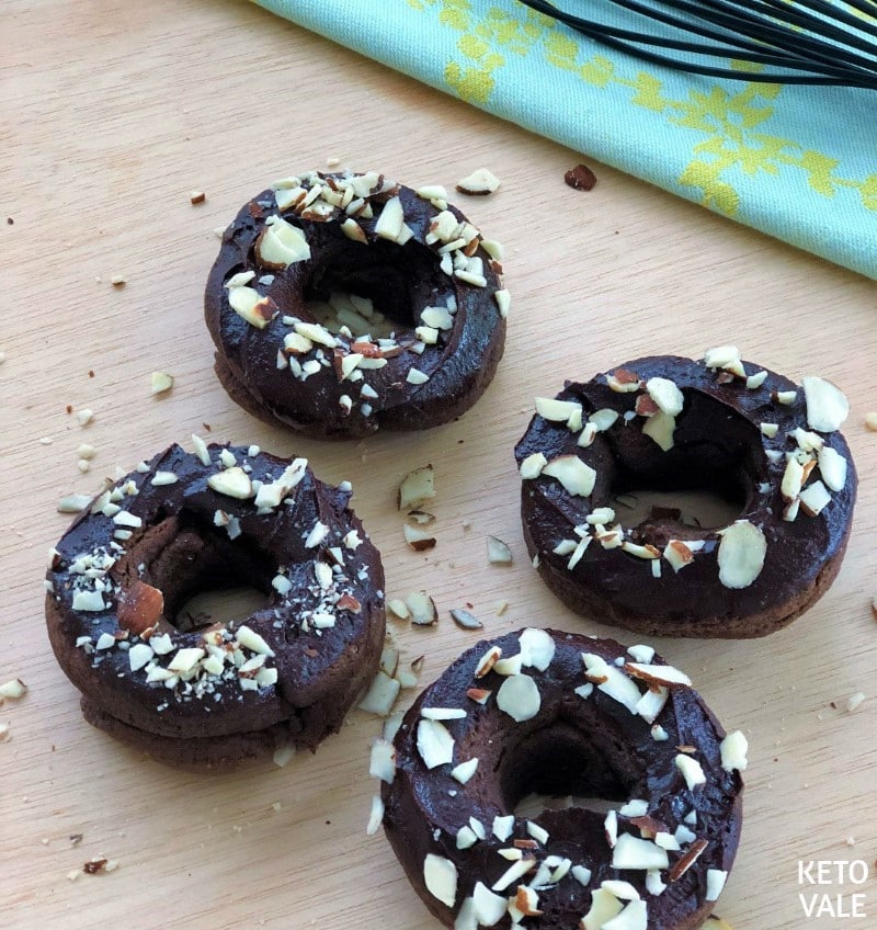 Low carb chocolate donuts