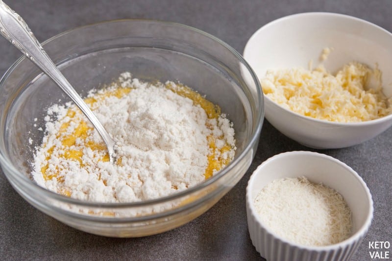 mix coconut flour with xanthan gum