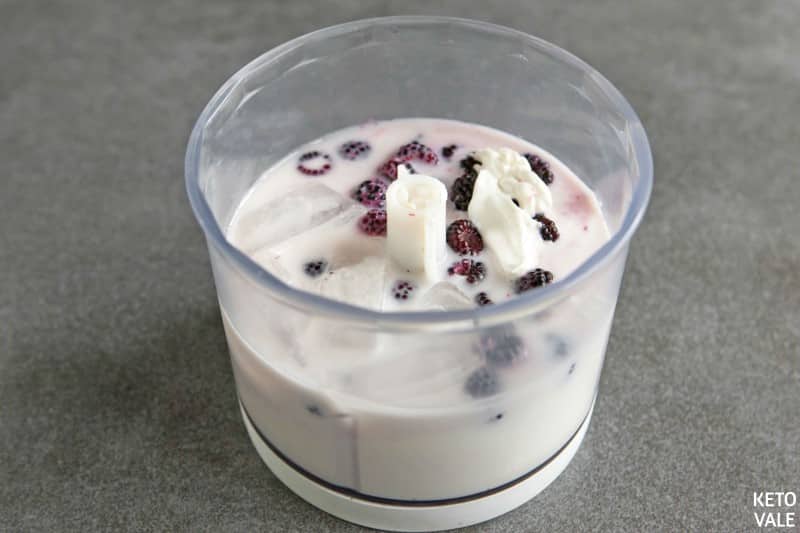 blend blackberry almond milk heavy cream