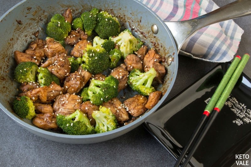 add steamed broccoli to chicken
