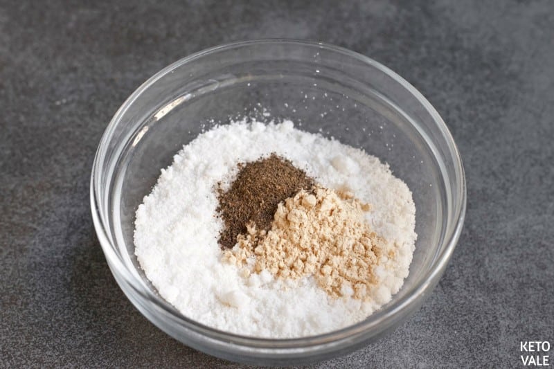 mix coconut flour pepper garlic