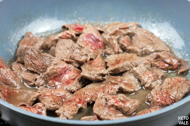 brown beef slices with olive oil