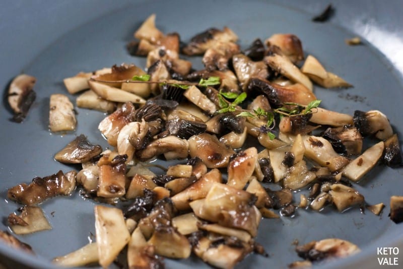 saute thyme mushrooms