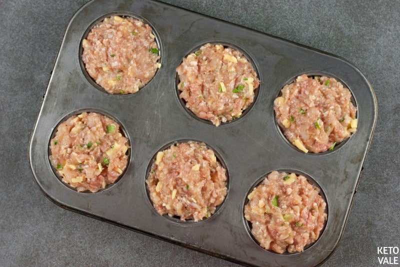 divide meat mixture to muffin cups