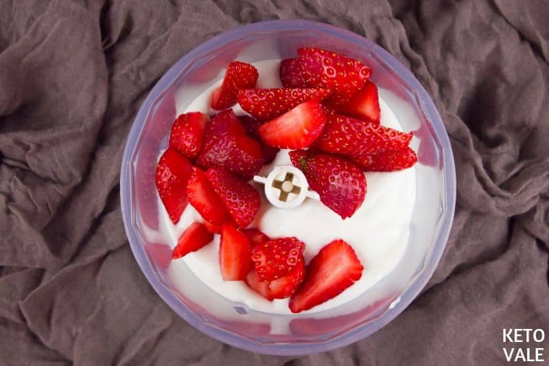 blend yogurt strawberries