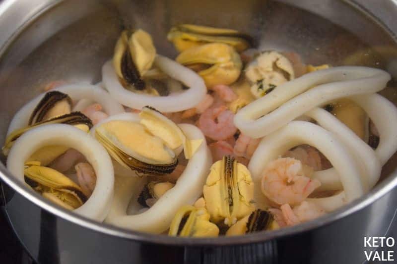 boil mixed seafood