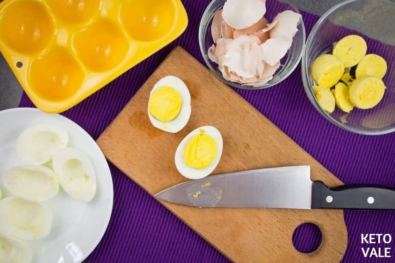 cut boiled eggs