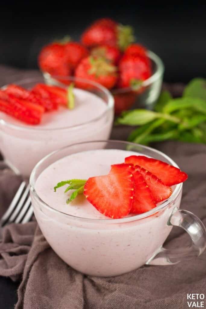 keto strawberry jelly cups