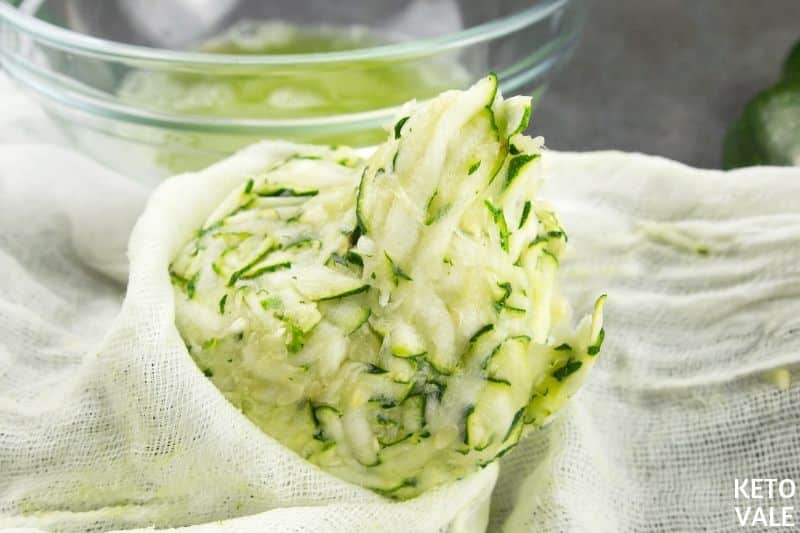 grating squeezing zucchini