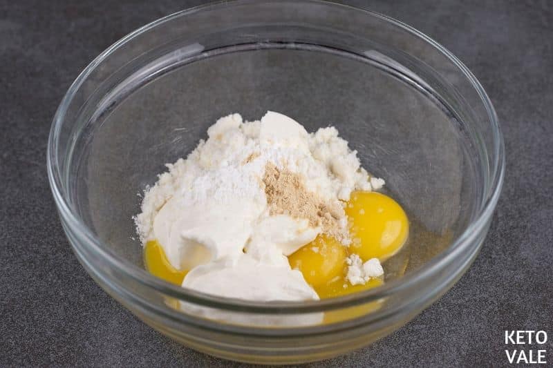 mix egg yolks garlic collagen