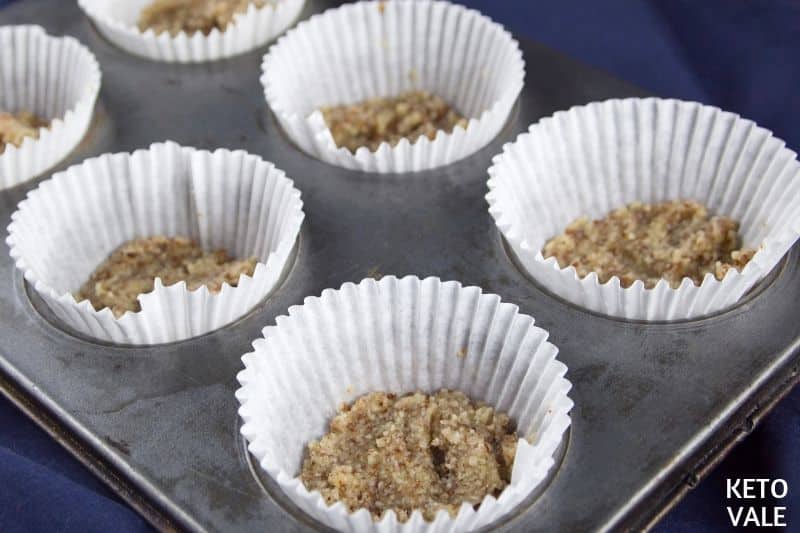 add almond crust in muffin cups