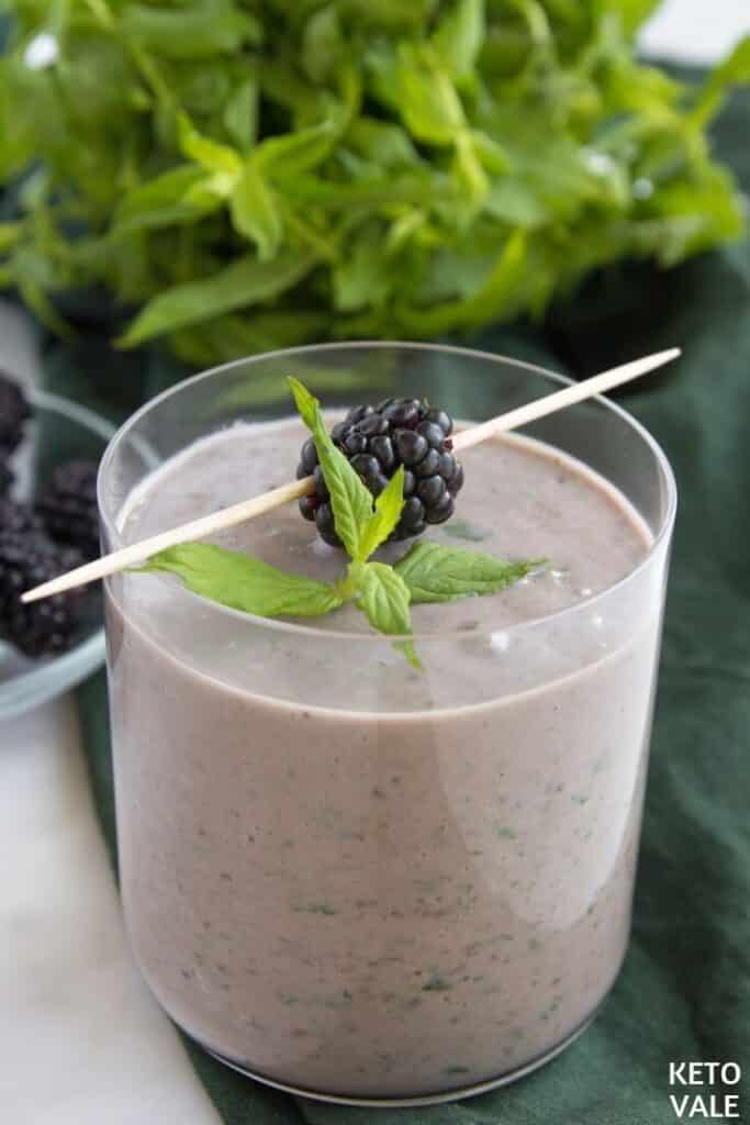blackberry avocado chia spinach smoothie