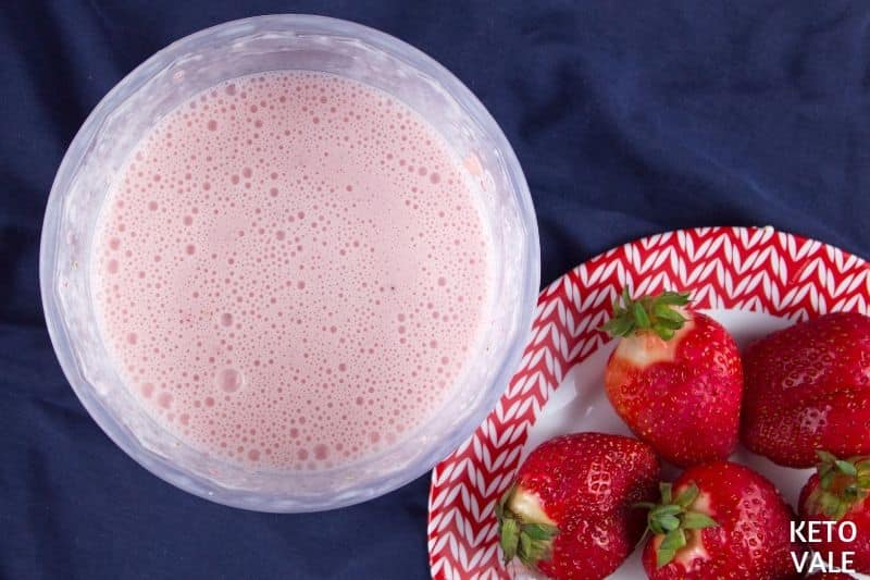 blend yogurt sweetener strawberries
