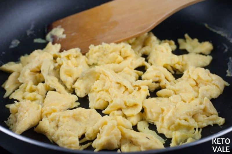 scramble egg in butter