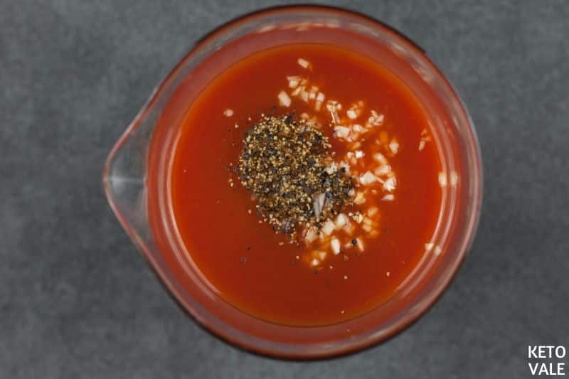 stir hot sauce garlic tomato juice