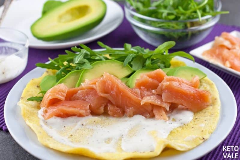 cut salmon avocado