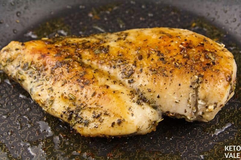 fry chicken on stovetop pan