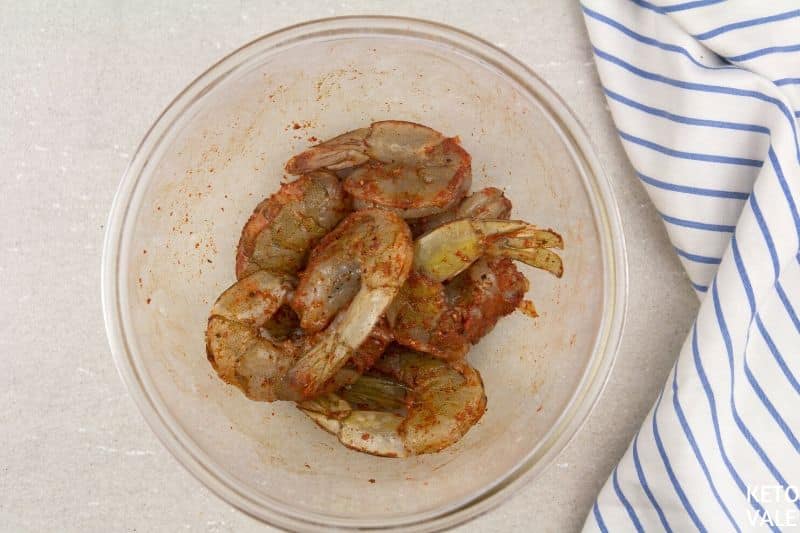 season shrimp paprika pepper