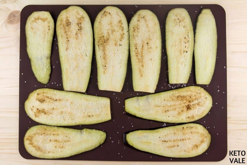 slice eggplant put baking tray