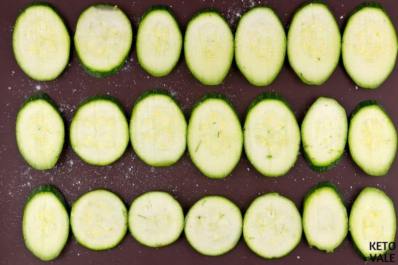 slice zucchini coat salt