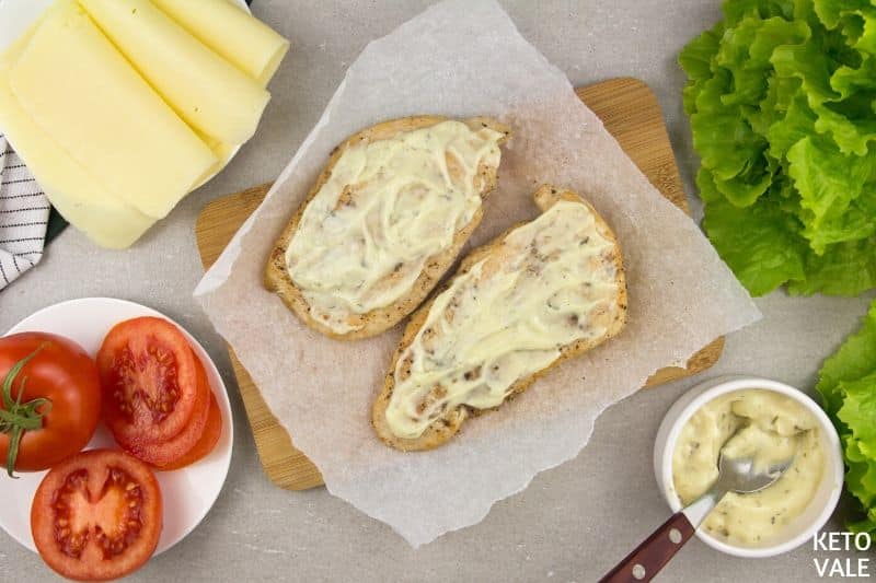 spread mayo chicken breast slices