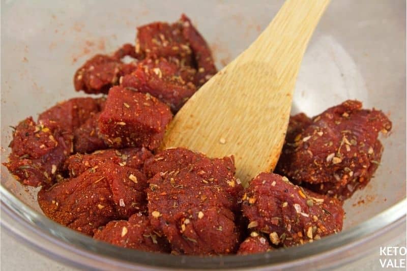 mix beef bites with spices